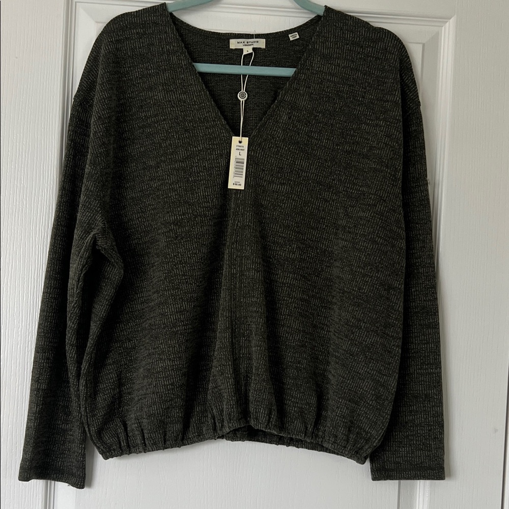 MAX STUDIO V-Neck olive top size Large